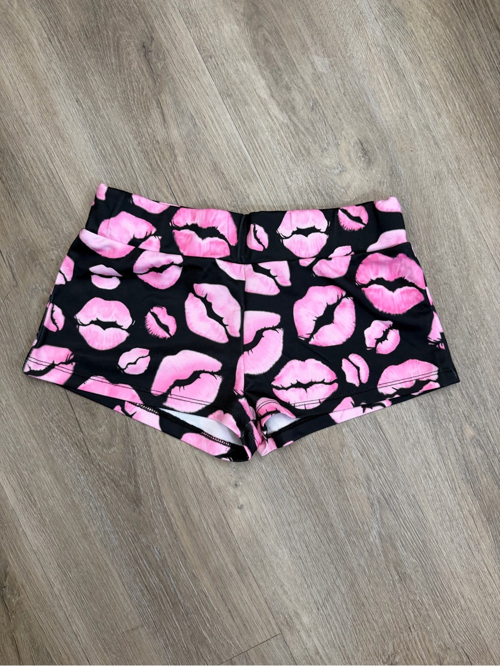 Club Exx Lip Print Shorts Women’s Small Black Pink Y2K 0530